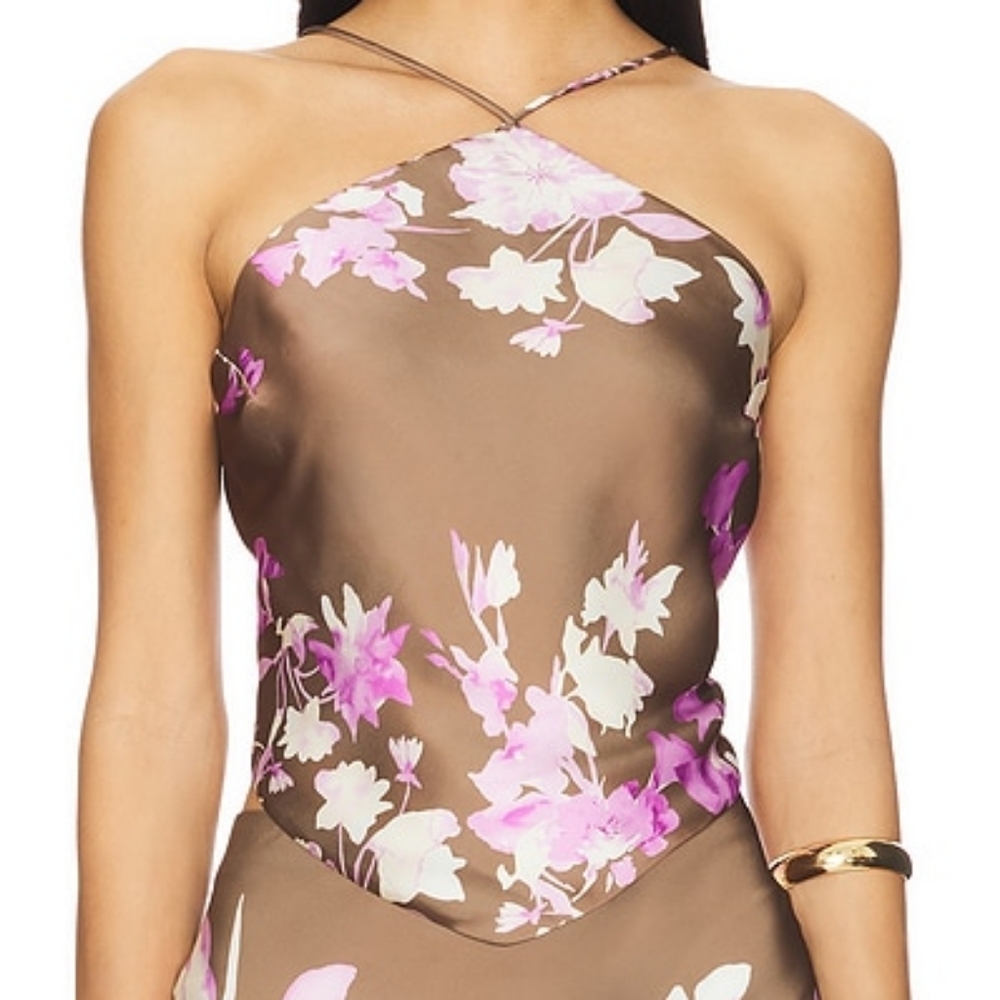 Brand New Rococo Sand Top. Smoke & Pet Free Home